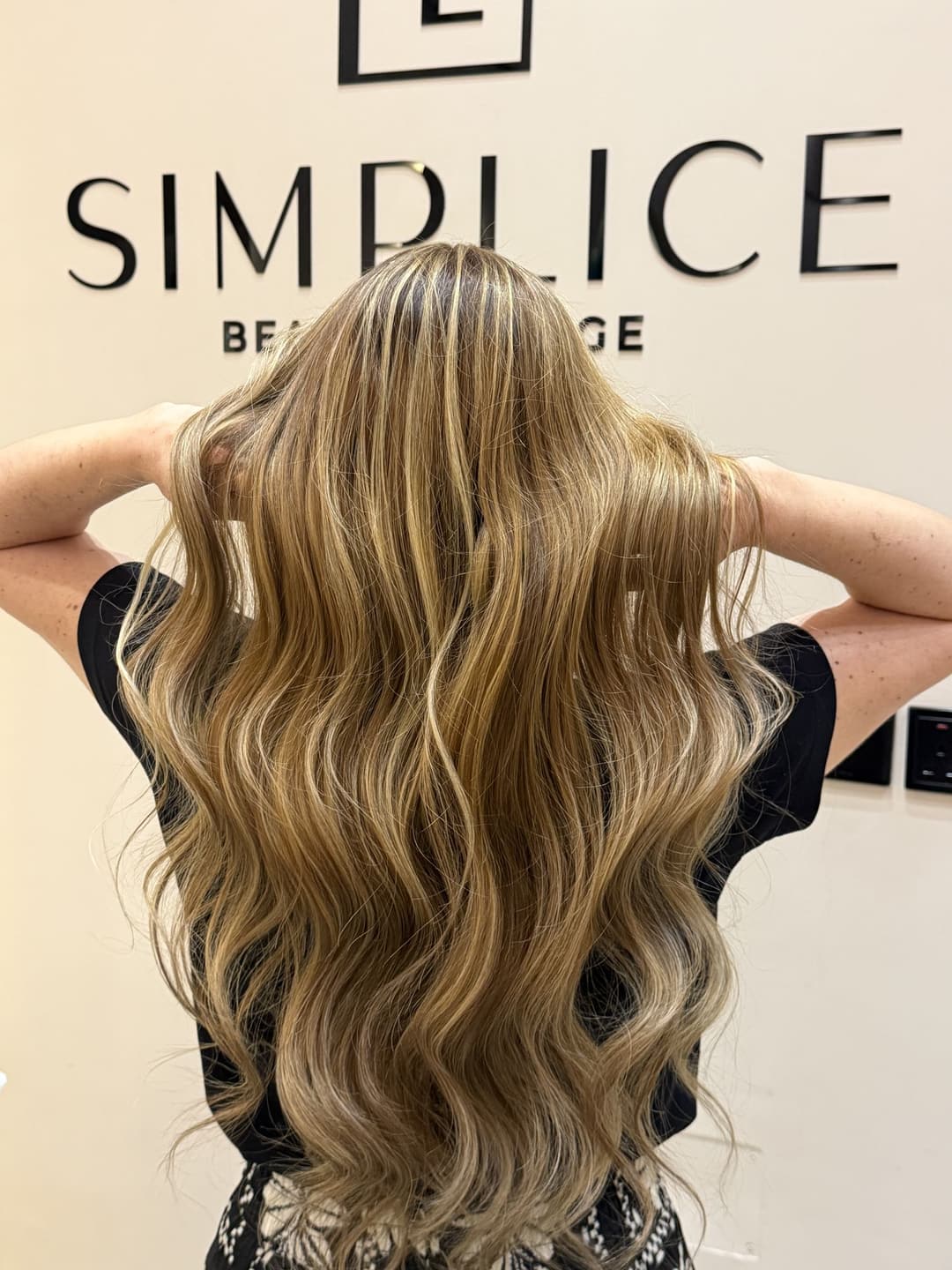 Honey blonde waves, Simplice Beauty Lounge, Ras Al Khaimah