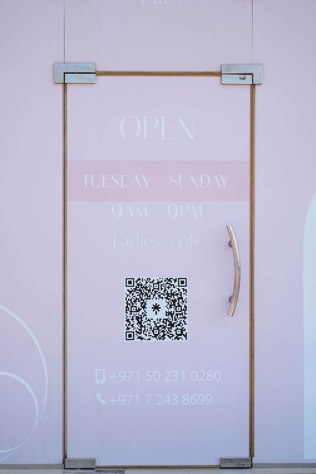 The Simplice entrance door with the opening hours